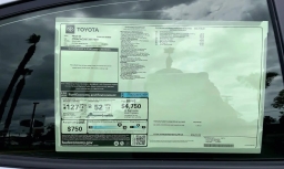 Toyota Prius Plug-In Hybrid SE (Natl) 2026