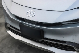 Toyota Prius Plug-In Hybrid SE (Natl) 2026