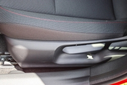 Toyota Prius Plug-In Hybrid SE (Natl) 2026