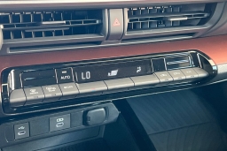 Toyota Prius Plug-In Hybrid SE (Natl) 2026