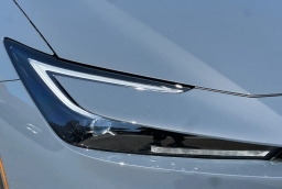 Toyota Prius Plug-In Hybrid SE (Natl) 2026