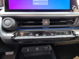 Toyota Prius XLE AWD (Natl) 2026