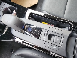 Toyota Prius XLE AWD (Natl) 2026