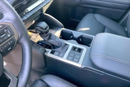 Toyota Land Cruiser 4WD (Natl) 2026