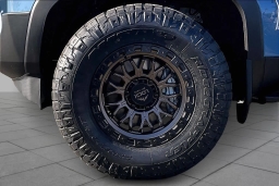 Toyota Land Cruiser 4WD (Natl) 2026