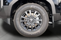 Toyota Land Cruiser 4WD (Natl) 2026