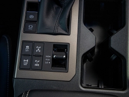 Toyota Land Cruiser 4WD (Natl) 2026