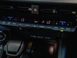 Toyota Land Cruiser 4WD (Natl) 2026