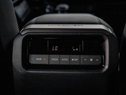 Toyota Land Cruiser 4WD (Natl) 2026