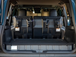 Toyota Land Cruiser 4WD (Natl) 2026