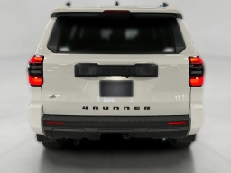 Toyota 4Runner SR5 2WD (Natl) 2026