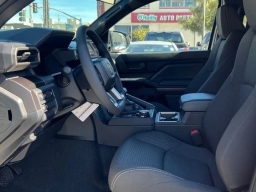 Toyota 4Runner SR5 4WD (Natl) 2026