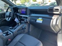 Toyota 4Runner SR5 4WD (Natl) 2026