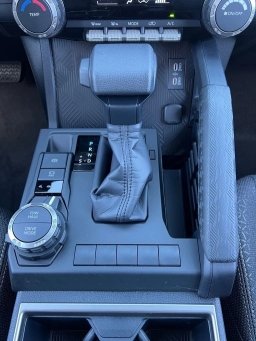 Toyota 4Runner SR5 4WD (Natl) 2026