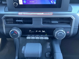 Toyota 4Runner SR5 4WD (Natl) 2026