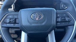 Toyota 4Runner SR5 4WD (Natl) 2026