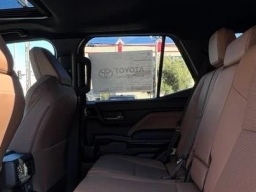 Toyota 4Runner Limited 4WD (Natl) 2026