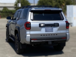 Toyota 4Runner TRD Off Road 4WD (Natl) 2026