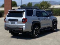 Toyota 4Runner TRD Off Road 4WD (Natl) 2026