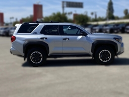 Toyota 4Runner TRD Off Road 4WD (Natl) 2026