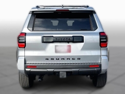 Toyota 4Runner SR5 4WD (Natl) 2026