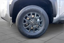 Toyota 4Runner SR5 4WD (Natl) 2026