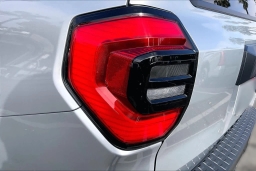 Toyota 4Runner SR5 4WD (Natl) 2026