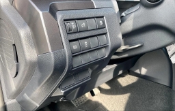 Toyota 4Runner SR5 4WD (Natl) 2026