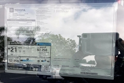 Toyota 4Runner SR5 4WD (Natl) 2026