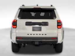 Toyota 4Runner SR5 4WD (Natl) 2026