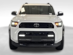 Toyota 4Runner SR5 4WD (Natl) 2026