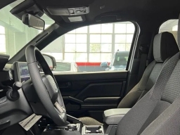 Toyota 4Runner SR5 4WD (Natl) 2026