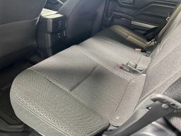 Toyota 4Runner SR5 4WD (Natl) 2026