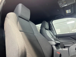 Toyota 4Runner SR5 4WD (Natl) 2026