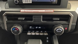 Toyota 4Runner SR5 4WD (Natl) 2026