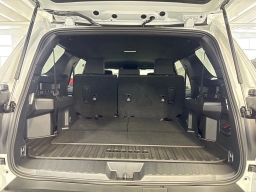 Toyota 4Runner SR5 4WD (Natl) 2026