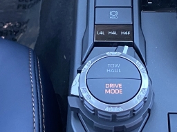 Toyota 4Runner Hybrid Platinum 4WD (Natl) 2026