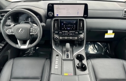 Lexus LX LX 700h Luxury 4WD 2026