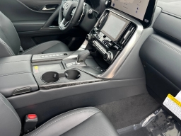 Lexus LX LX 700h Luxury 4WD 2026