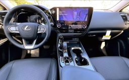 Lexus NX NX 450h+ Luxury AWD 2026