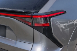 Toyota bZ XLE Plus FWD (Natl) 2026