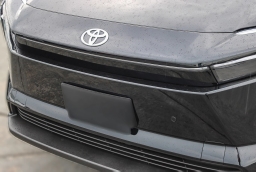 Toyota bZ XLE Plus FWD (Natl) 2026