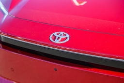 Toyota bZ Limited AWD (Natl) 2026