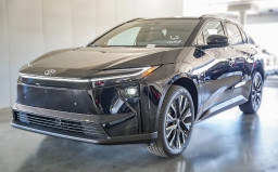 Toyota bZ Limited AWD (Natl) 2026