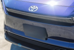 Toyota bZ Limited AWD (Natl) 2026