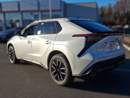 Toyota bZ XLE AWD (Natl) 2026