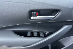 Toyota Corolla Hatchback SE CVT (Natl) 2026