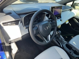 Toyota Corolla Hatchback SE CVT (Natl) 2026