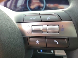 Hyundai Kona Electric SE FWD 2025