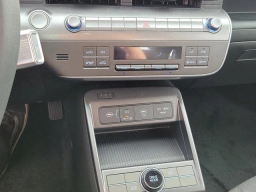 Hyundai Kona Electric SE FWD 2025